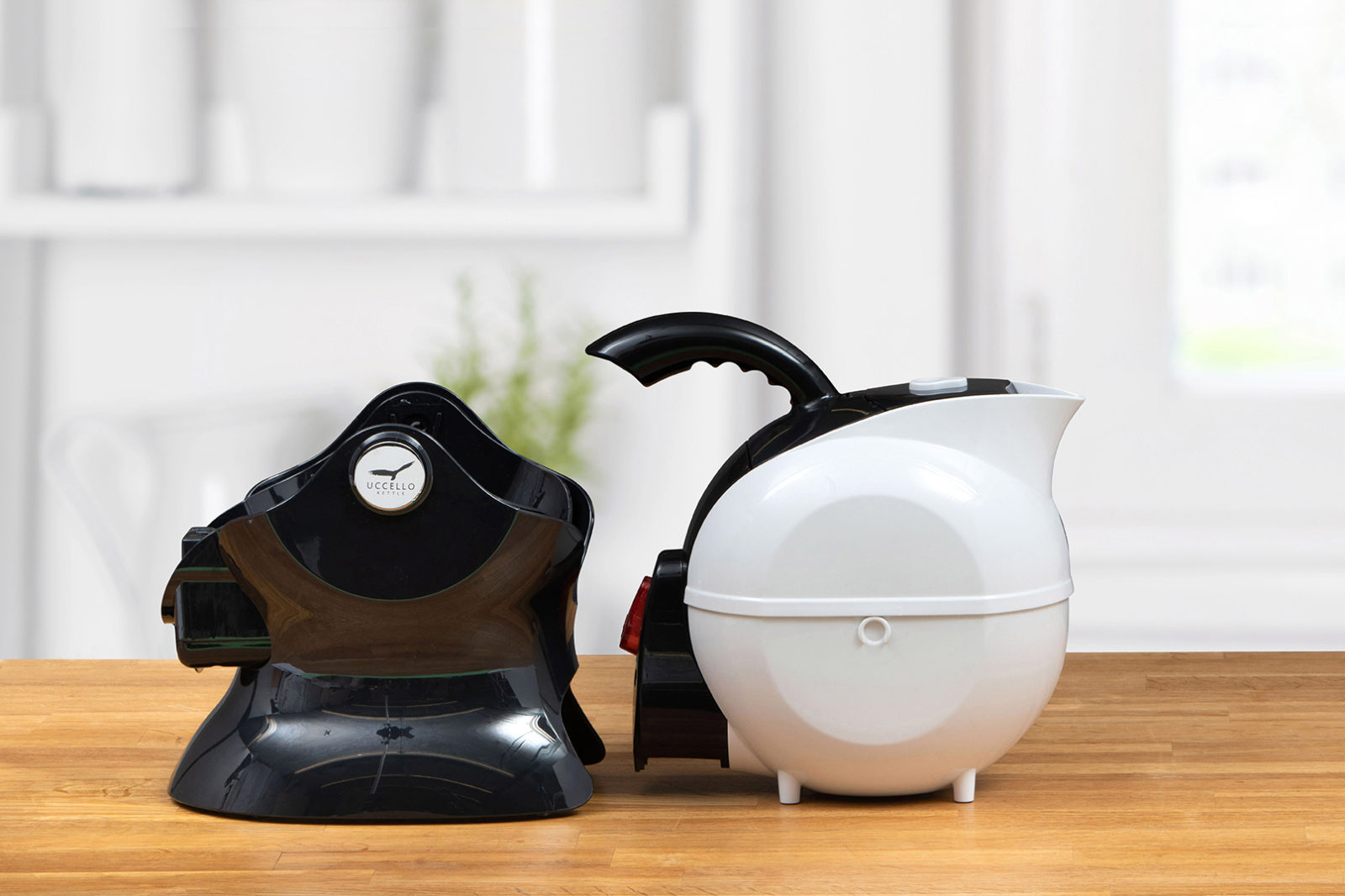 Uccello-Kettle-Black-White-Body-Base Black and White Uccello Kettle Base and Body Side View