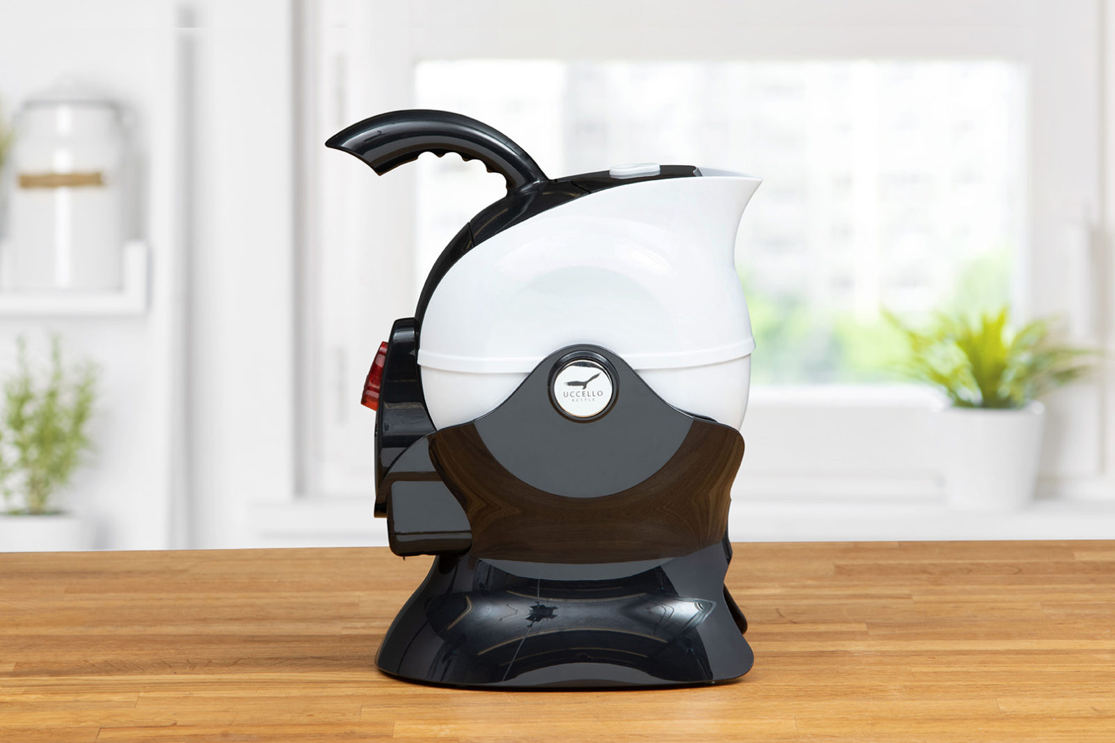 Uccello-Kettle-Black-White-Side Side View of the Black and White Uccello Kettle