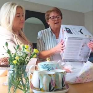Daughter gifting her mother the all white Uccello Kettle
