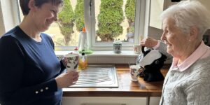 Mother and Daughter in kitchen making tea with the Uccello Kettle